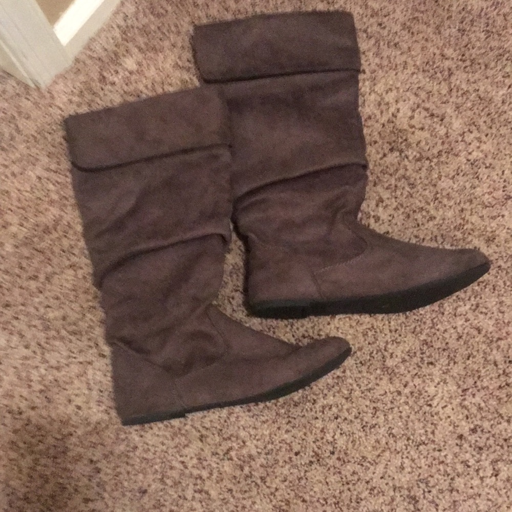 Suede boots